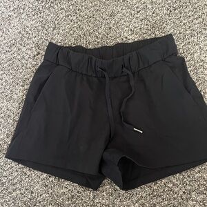 Lululemon on the fly short